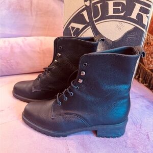 Eddie Bauer Black Leather prairie boot